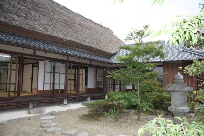 入交家
