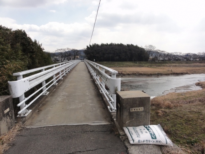 柘植川河岸