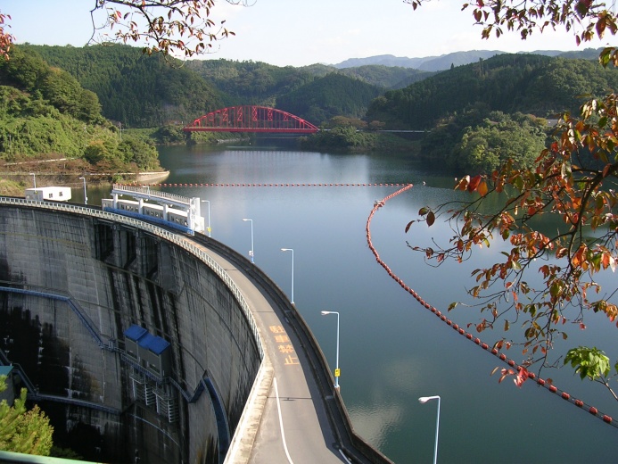 青蓮寺湖