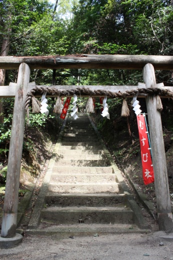 敢国（あえくに）神社