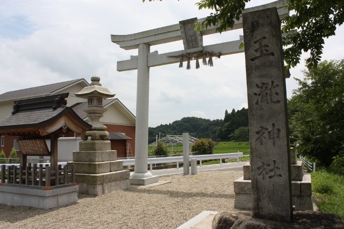 玉瀧（たまたき）神社