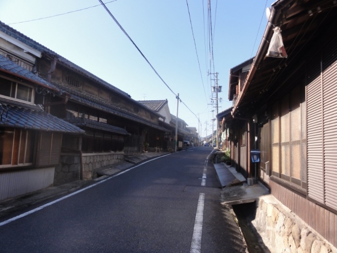 桑町のまちなみ