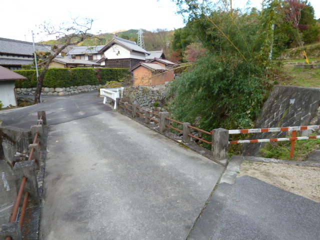 川沿いの家並み(子延)