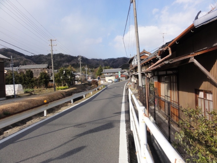 川沿いの家並み(三田)
