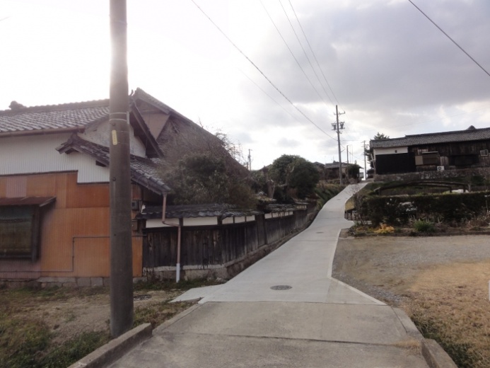 川沿いの家並み(三田)