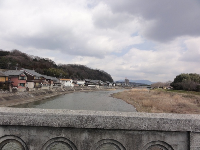 川沿いの家並み(佐那具)