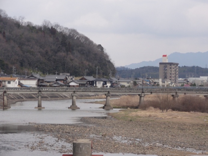 川沿いの家並み(佐那具)